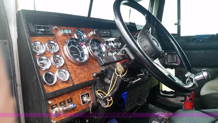 image for item K1685 1999 Kenworth W900 semi truck