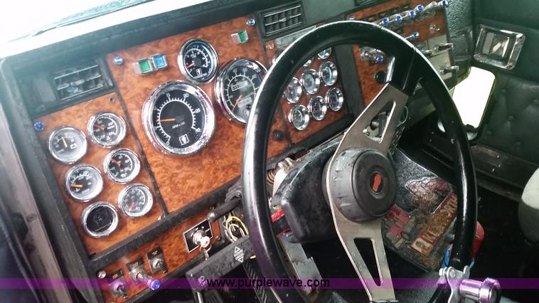 image for item K1685 1999 Kenworth W900 semi truck