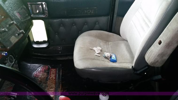 image for item K1685 1999 Kenworth W900 semi truck