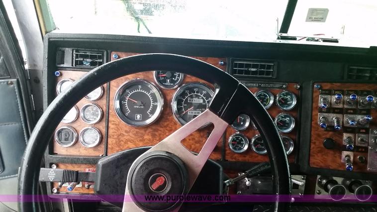 image for item K1685 1999 Kenworth W900 semi truck