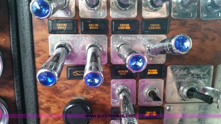 image for item K1685 1999 Kenworth W900 semi truck