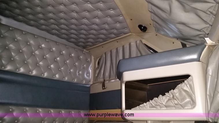 image for item K1685 1999 Kenworth W900 semi truck