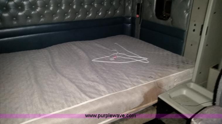 image for item K1685 1999 Kenworth W900 semi truck