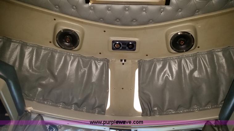 image for item K1685 1999 Kenworth W900 semi truck