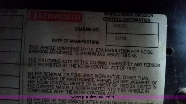 image for item K1685 1999 Kenworth W900 semi truck