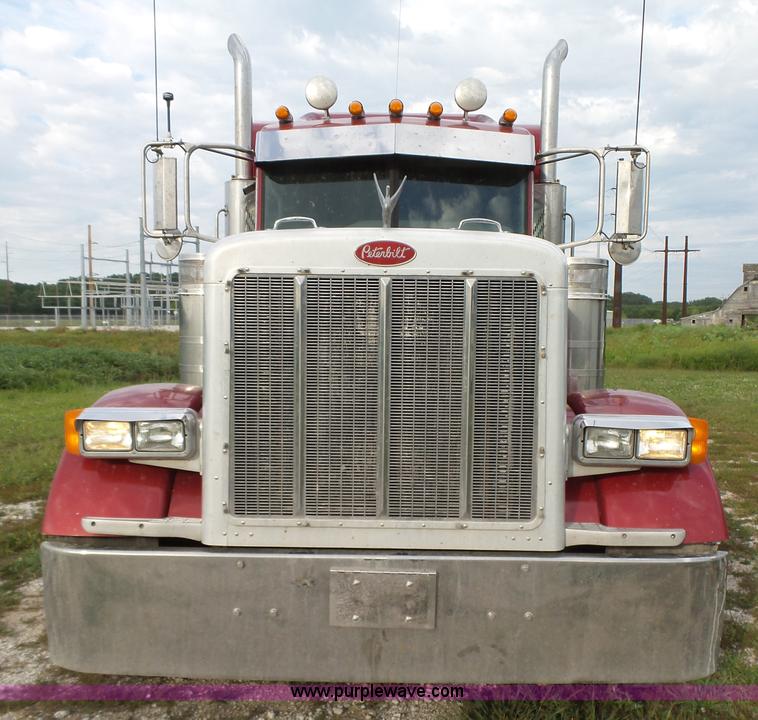 image for item K2151 2006 Peterbilt 379 semi truck