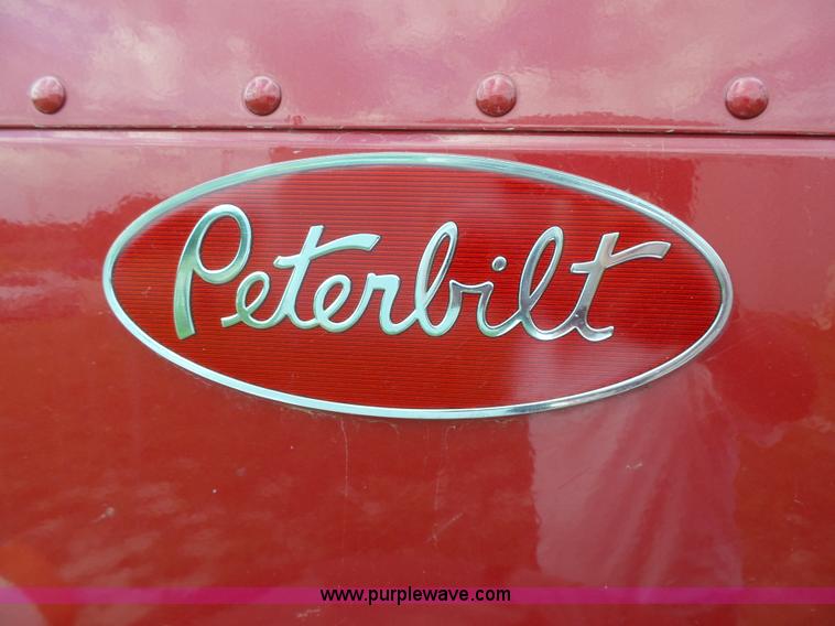 image for item K2151 2006 Peterbilt 379 semi truck