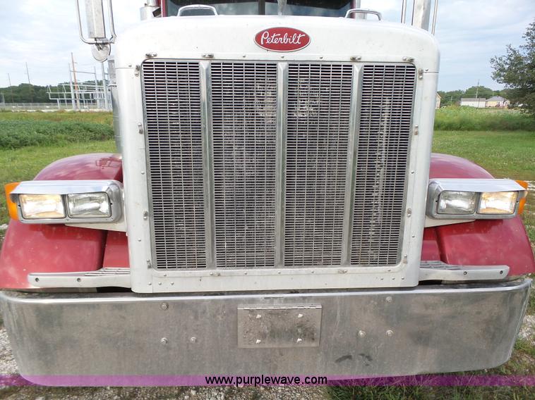 image for item K2151 2006 Peterbilt 379 semi truck