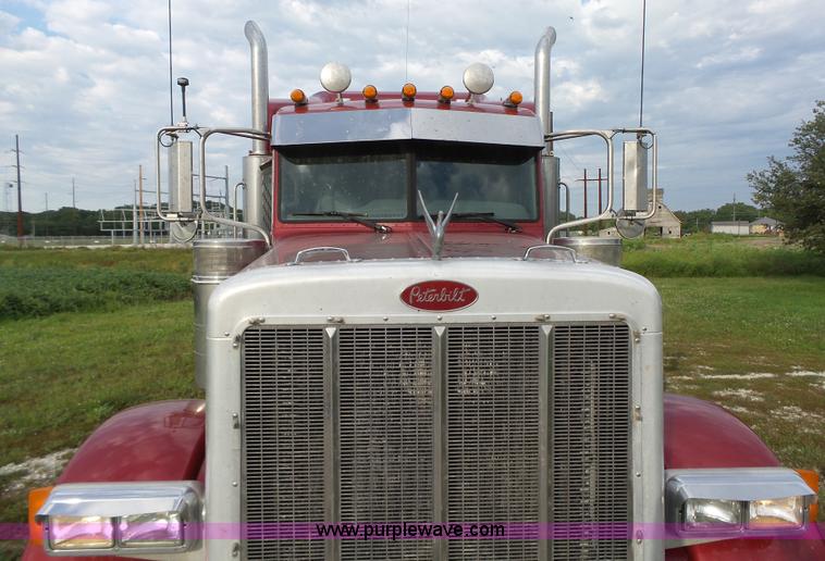 image for item K2151 2006 Peterbilt 379 semi truck