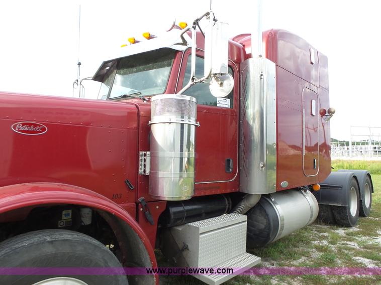 image for item K2151 2006 Peterbilt 379 semi truck