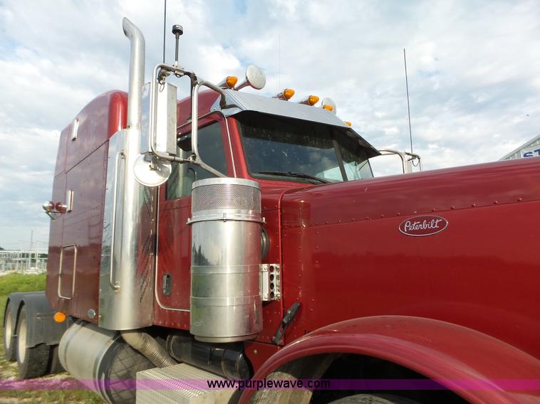 image for item K2151 2006 Peterbilt 379 semi truck