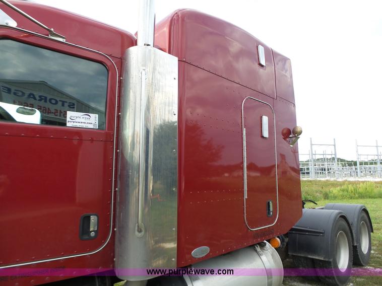 image for item K2151 2006 Peterbilt 379 semi truck