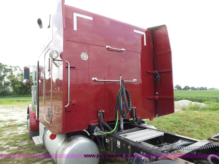 image for item K2151 2006 Peterbilt 379 semi truck