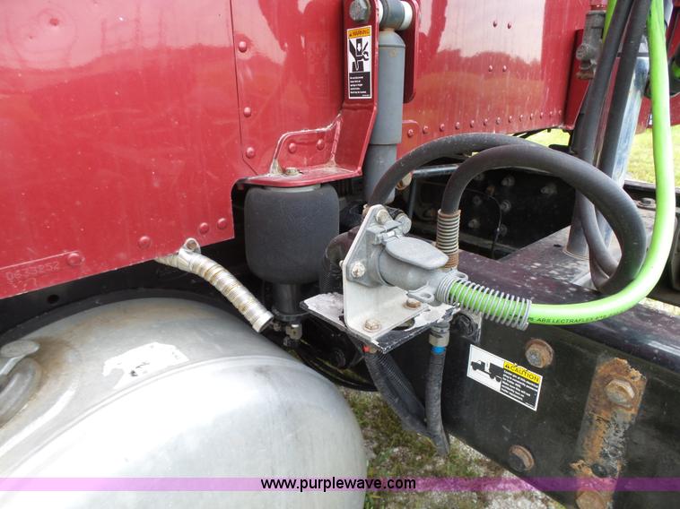 image for item K2151 2006 Peterbilt 379 semi truck