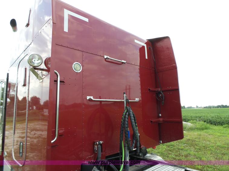 image for item K2151 2006 Peterbilt 379 semi truck