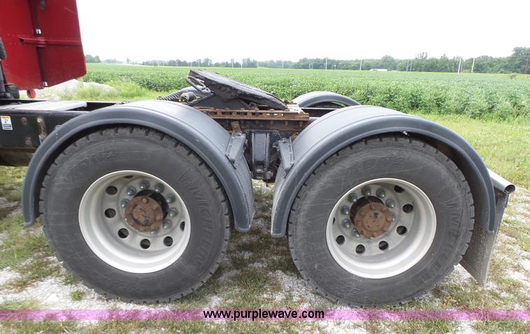 image for item K2151 2006 Peterbilt 379 semi truck