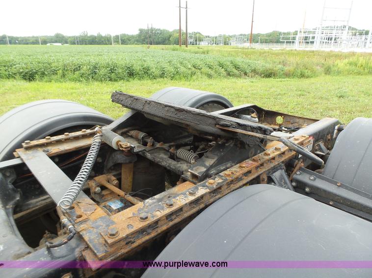 image for item K2151 2006 Peterbilt 379 semi truck