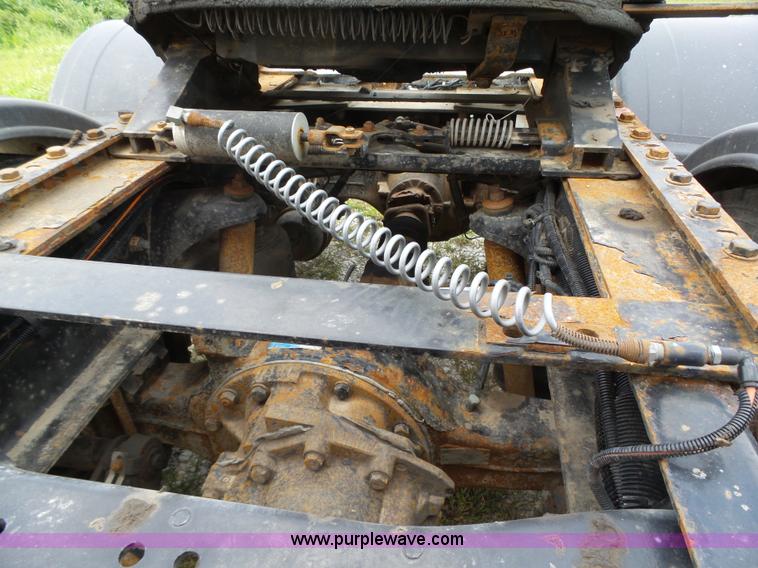 image for item K2151 2006 Peterbilt 379 semi truck