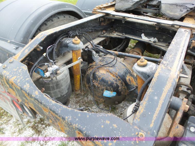 image for item K2151 2006 Peterbilt 379 semi truck