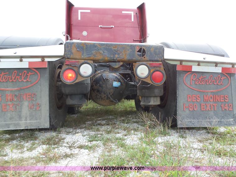 image for item K2151 2006 Peterbilt 379 semi truck