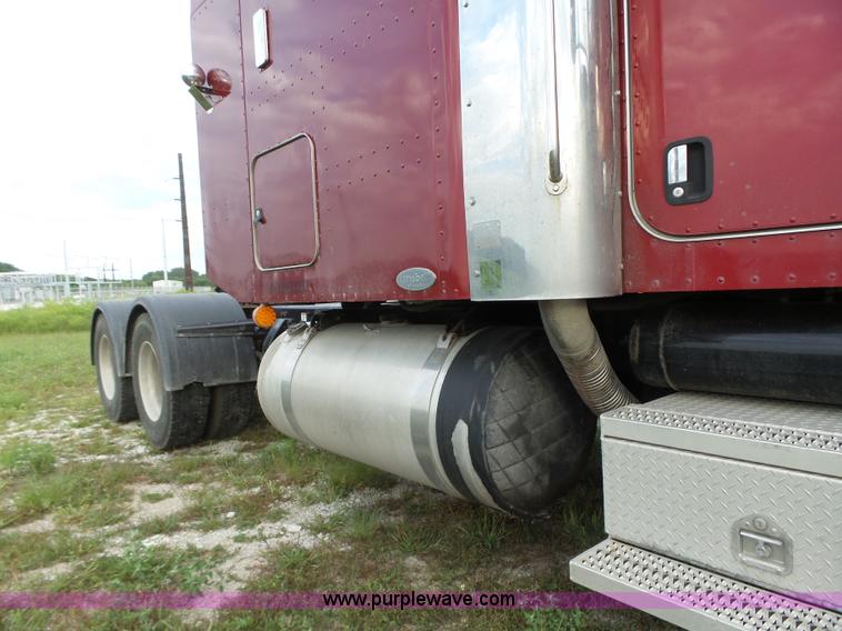 image for item K2151 2006 Peterbilt 379 semi truck