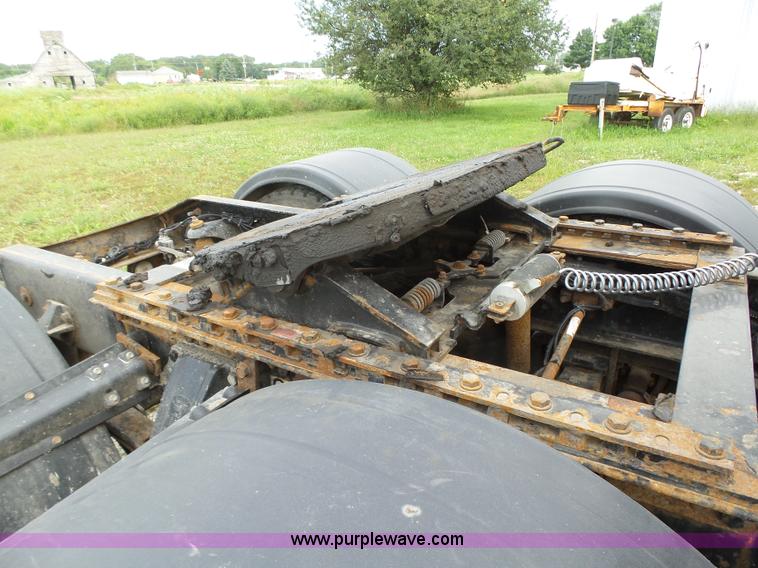 image for item K2151 2006 Peterbilt 379 semi truck