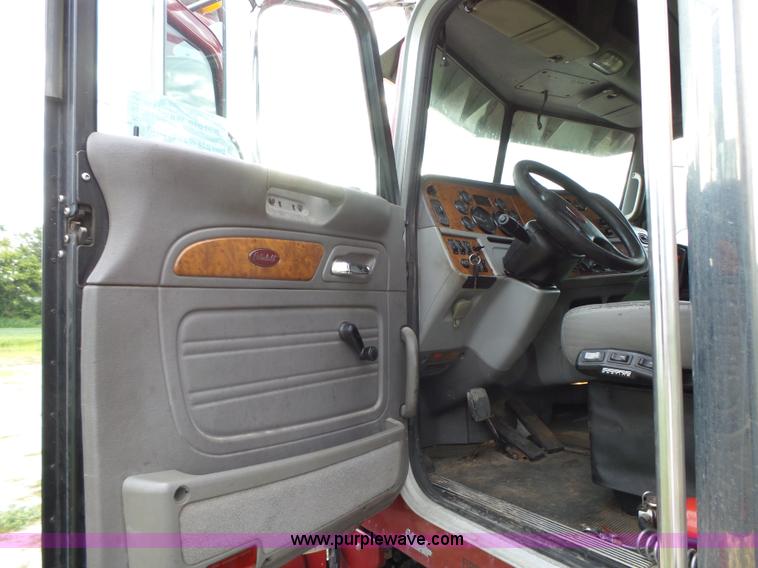 image for item K2151 2006 Peterbilt 379 semi truck
