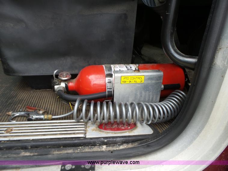 image for item K2151 2006 Peterbilt 379 semi truck