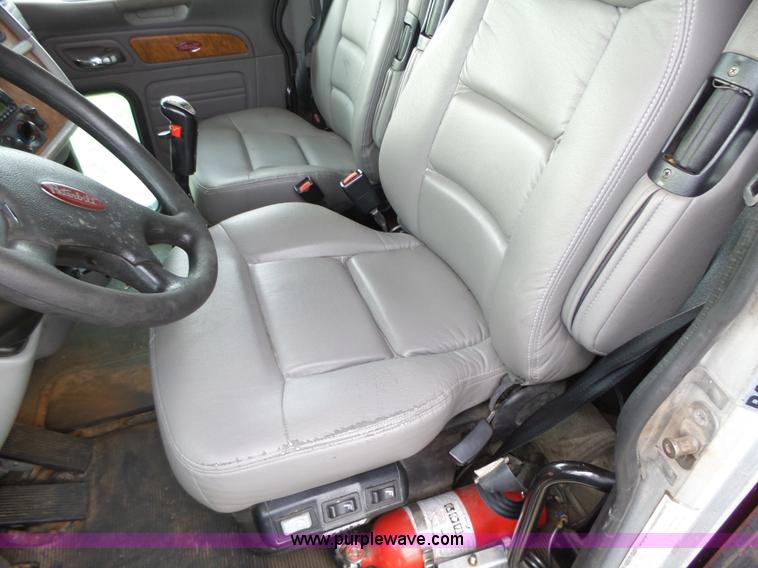 image for item K2151 2006 Peterbilt 379 semi truck