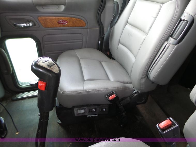 image for item K2151 2006 Peterbilt 379 semi truck