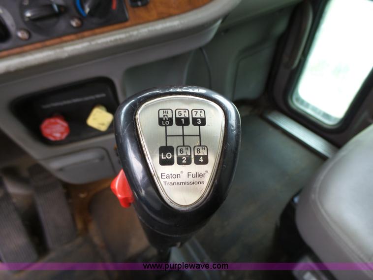 image for item K2151 2006 Peterbilt 379 semi truck