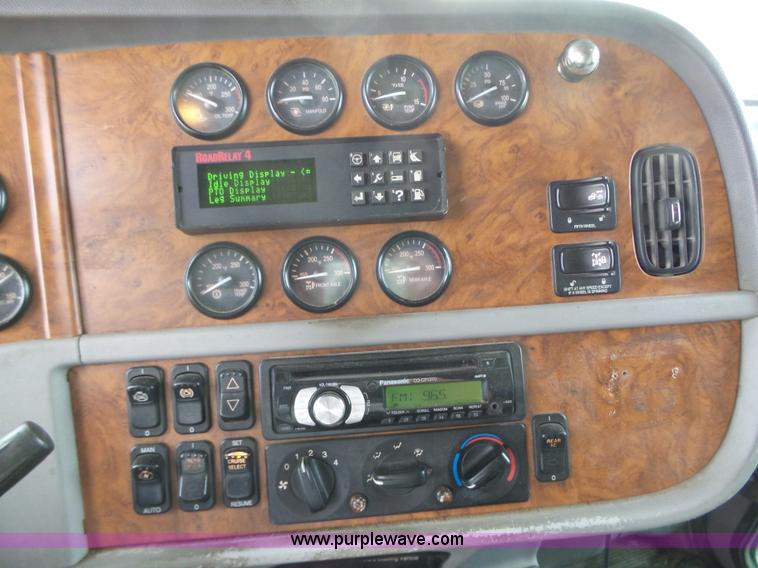 image for item K2151 2006 Peterbilt 379 semi truck