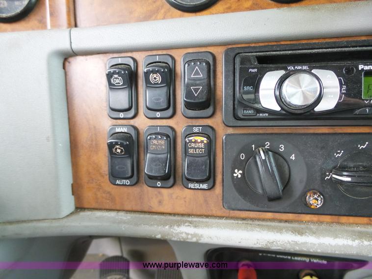 image for item K2151 2006 Peterbilt 379 semi truck