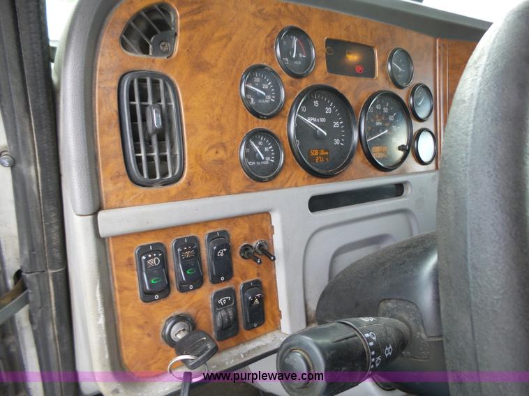 image for item K2151 2006 Peterbilt 379 semi truck