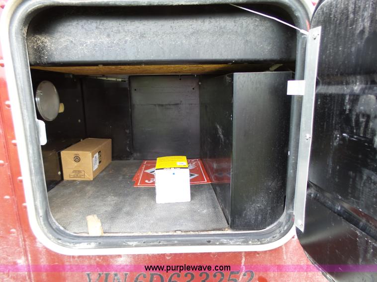 image for item K2151 2006 Peterbilt 379 semi truck