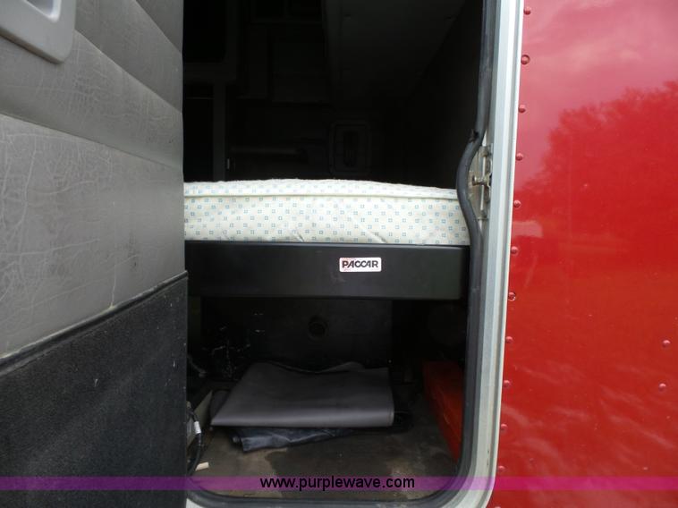 image for item K2151 2006 Peterbilt 379 semi truck