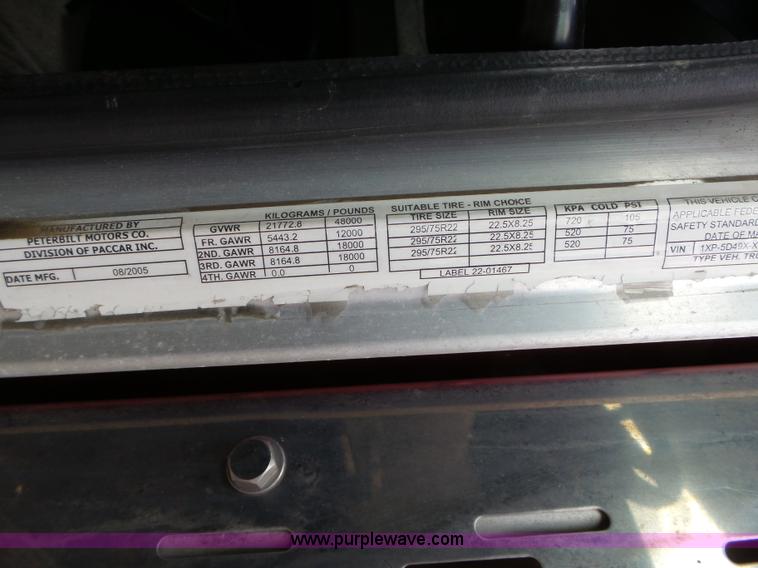 image for item K2151 2006 Peterbilt 379 semi truck