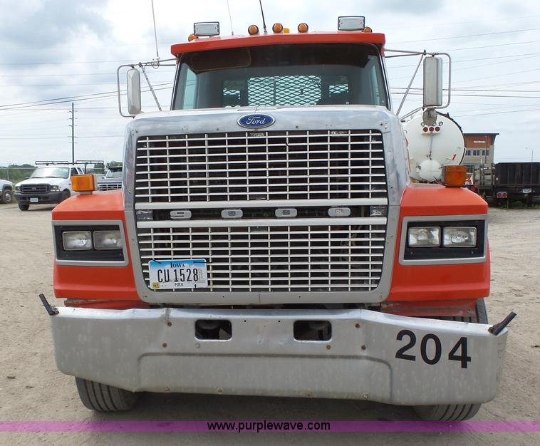 image for item K2166 1986 Ford LTL9000 semi truck