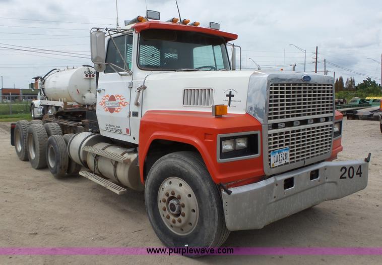 image for item K2166 1986 Ford LTL9000 semi truck