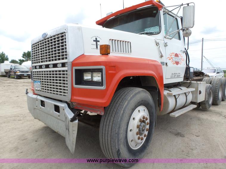 image for item K2166 1986 Ford LTL9000 semi truck