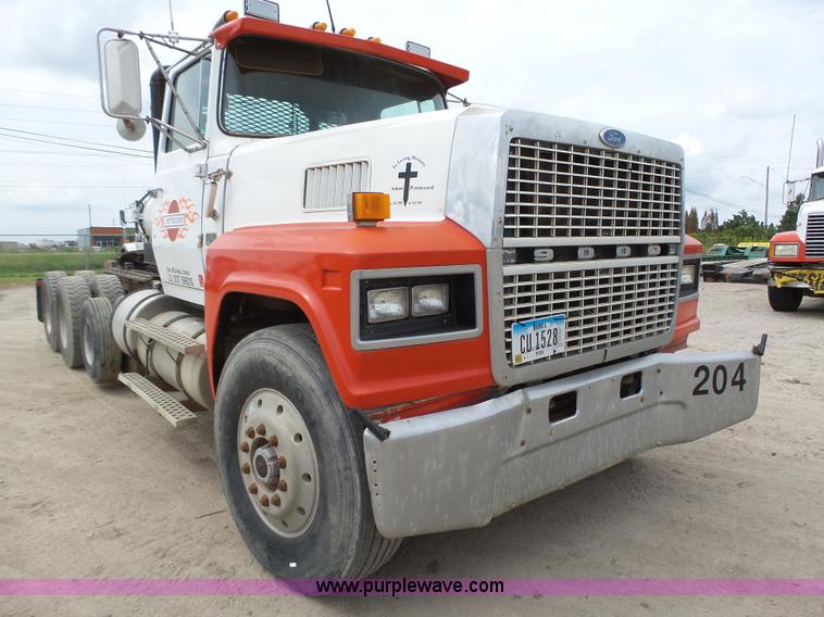 image for item K2166 1986 Ford LTL9000 semi truck