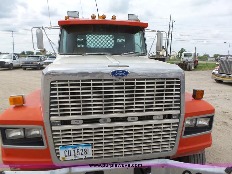 image for item K2166 1986 Ford LTL9000 semi truck