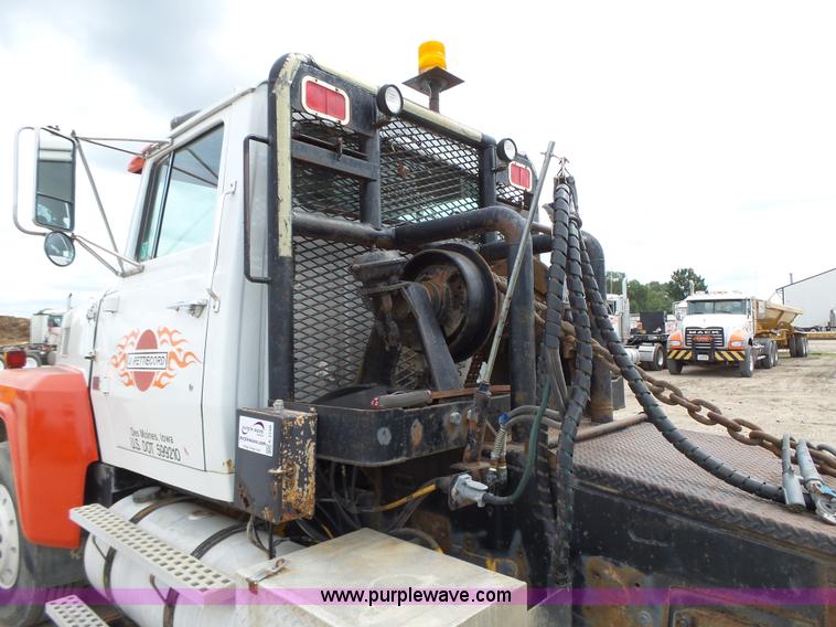 image for item K2166 1986 Ford LTL9000 semi truck