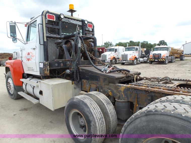 image for item K2166 1986 Ford LTL9000 semi truck