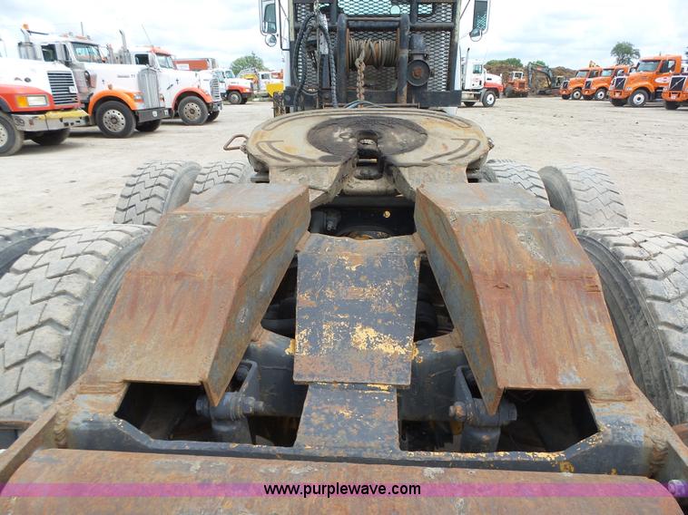 image for item K2166 1986 Ford LTL9000 semi truck