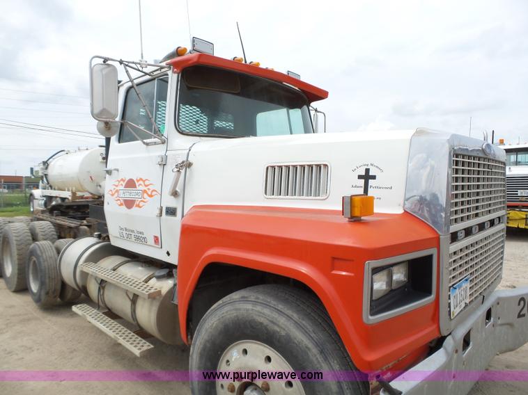 image for item K2166 1986 Ford LTL9000 semi truck