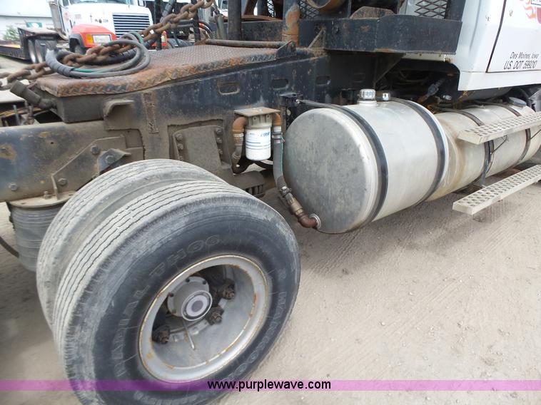 image for item K2166 1986 Ford LTL9000 semi truck