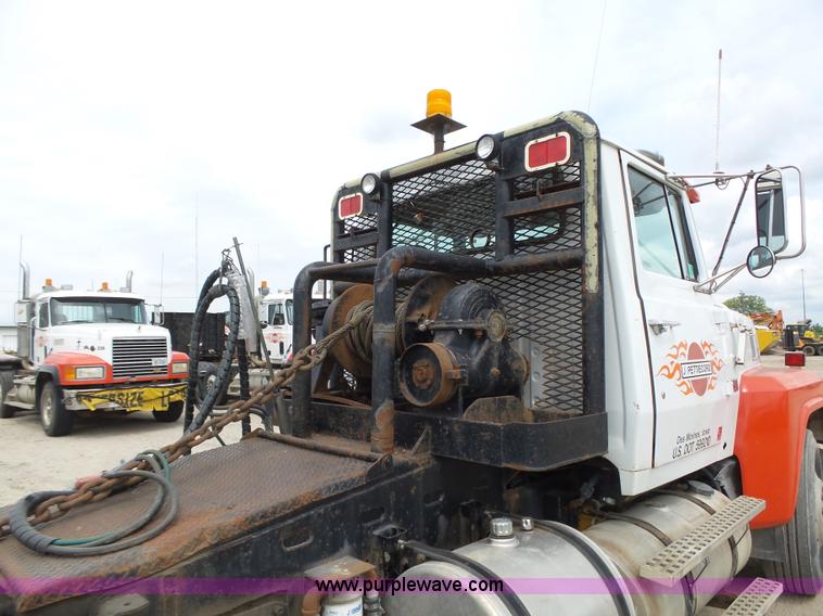 image for item K2166 1986 Ford LTL9000 semi truck