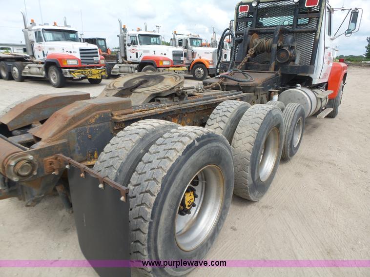 image for item K2166 1986 Ford LTL9000 semi truck