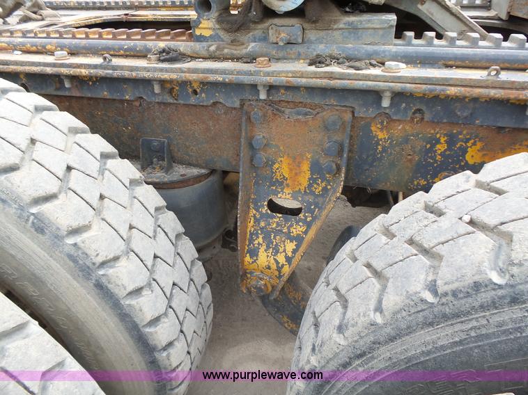 image for item K2166 1986 Ford LTL9000 semi truck